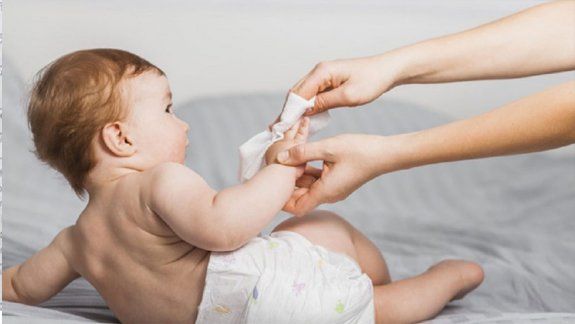 La Anmat prohibió toallitas para bebes y una marca de remedios