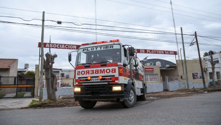 Por caso de Covid, los bomberos de Plottier aseguran que están al límite