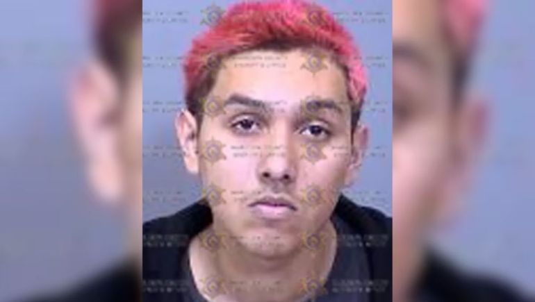 Xzavion Johnson, de 18 años, fue detenido en Arizona y quedó acusado de asesinato y robo a su vecino. Xzavion Johnson, de 18 años, fue detenido en Arizona y quedó acusado de asesinato y robo a su vecino.