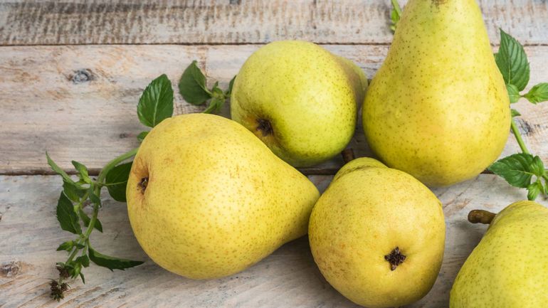 Pera de estación, ideal para cocinar varias recetas. Pera de estación, ideal para cocinar varias recetas.