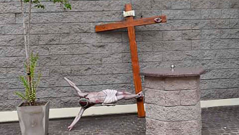 Vandalizaron la catedral de Lomas de Zamora