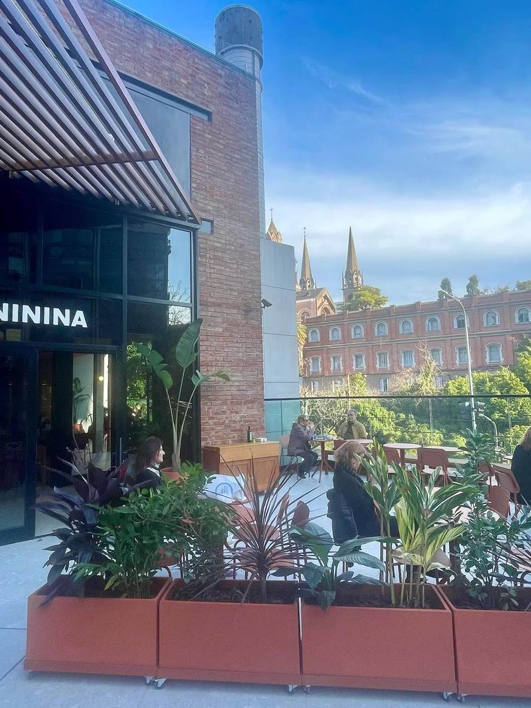 Ninina apuesta por ingredientes naturales y una experiencia gastronómica integral. Ninina apuesta por ingredientes naturales y una experiencia gastronómica integral.