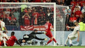 Liverpool y el Madrid igualan sin goles: ¿mal anulado el gol a Benzema?