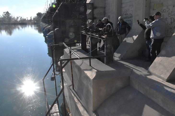 Usurpaciones generan pozos ciegos, chanchos y desperdicios en canales, amenazando certificaciones sanitarias de frutas. Usurpaciones generan pozos ciegos, chanchos y desperdicios en canales, amenazando certificaciones sanitarias de frutas.