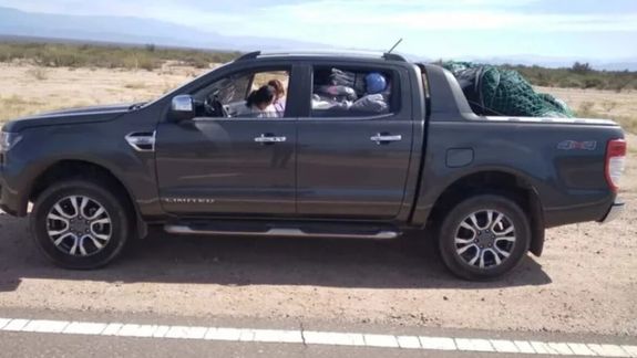 Los atraparon en la Ruta 40 con mercadería ilegal: qué encontraron en la camioneta