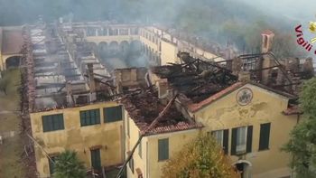 Un incendio arrasó un emblemático monasterio de 400 años de antigüedad Un incendio arrasó un emblemático monasterio de 400 años de antigüedad