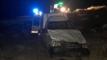 Un conductor protagonizó un espectacular vuelco al esquivar un animal en la Ruta 237