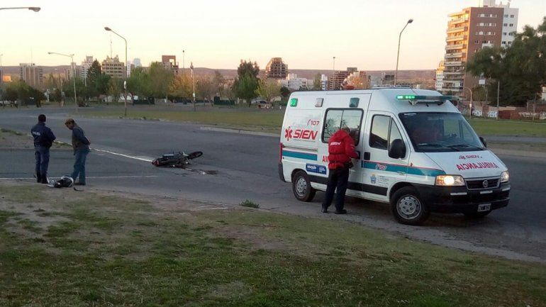 Un motociclista fue atropellado por una camioneta petrolera