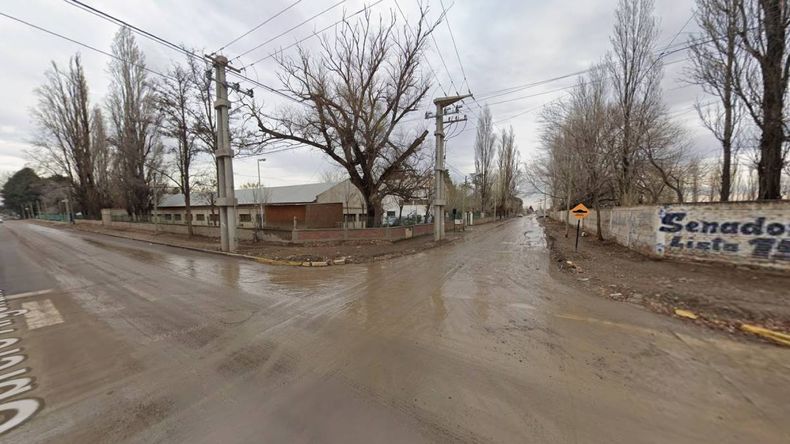 La agresión ocurrió en inmediaciones del establecimiento. | LM Neuquen La agresión ocurrió en inmediaciones del establecimiento.