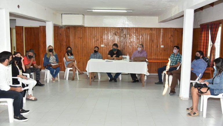 Gaido se reúne con el gabinete municipal en el barrio Canal V