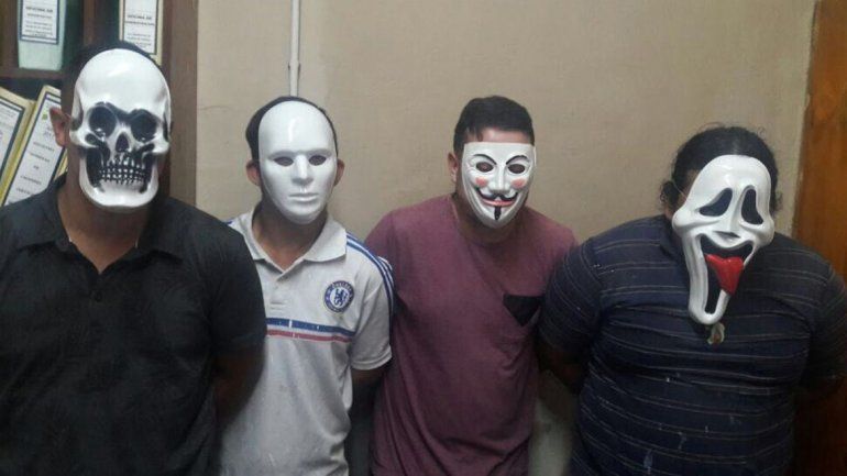 Robaban autos y hacían entraderas