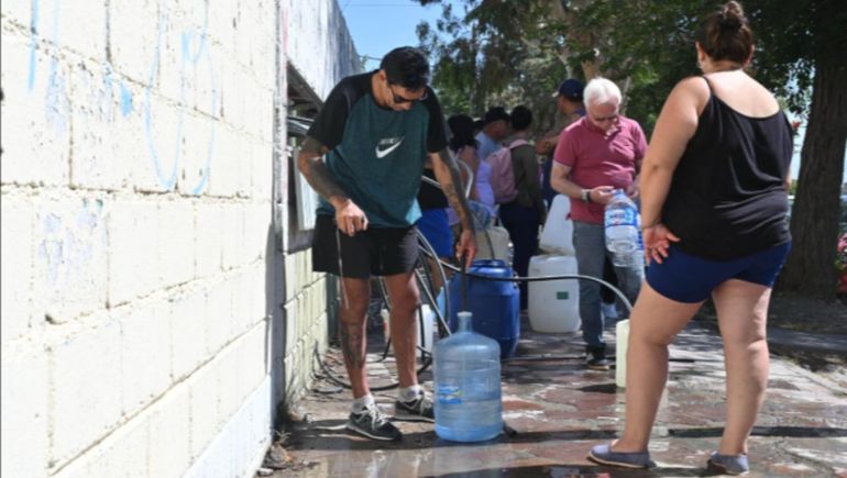 Por la emergencia sanitaria en Trelew, se armaron cronogramas de reparto de agua barrio por barrio. Por la emergencia sanitaria en Trelew, se armaron cronogramas de reparto de agua barrio por barrio. 