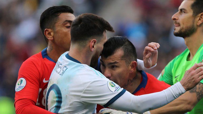 La AFA se tira un nuevo lance para evitar una dura sanción a Messi