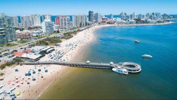 miles de argentinos ya desembarcaron en uruguay por la crisis miles de argentinos ya desembarcaron en uruguay por la crisis