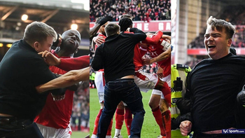 hincha no tolero gol rival, entro al campo y les pego a todos hincha no tolero gol rival, entro al campo y les pego a todos