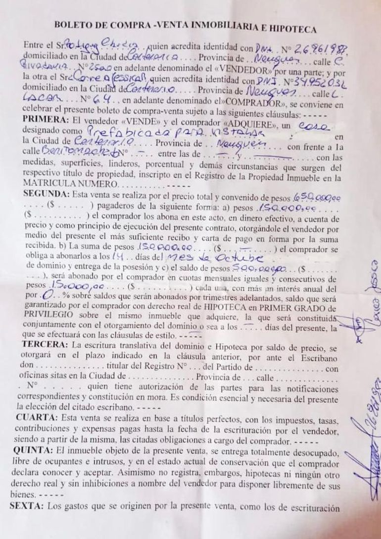 Jessica Correa, una de las estafadas por la inspectora mostró el boleto de compraventa de una prefabricada. Le dio un anticipo de $150.000