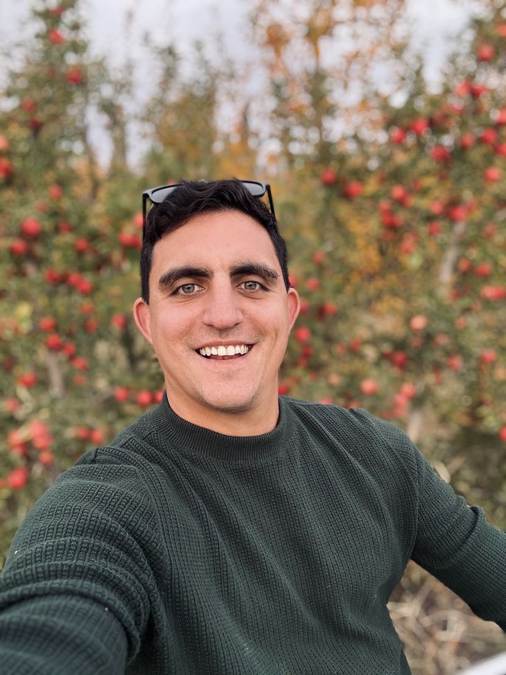 Gian Di Battista y su familia trabajan en la fruticultura en Allen, desde al menos tres generaciones.