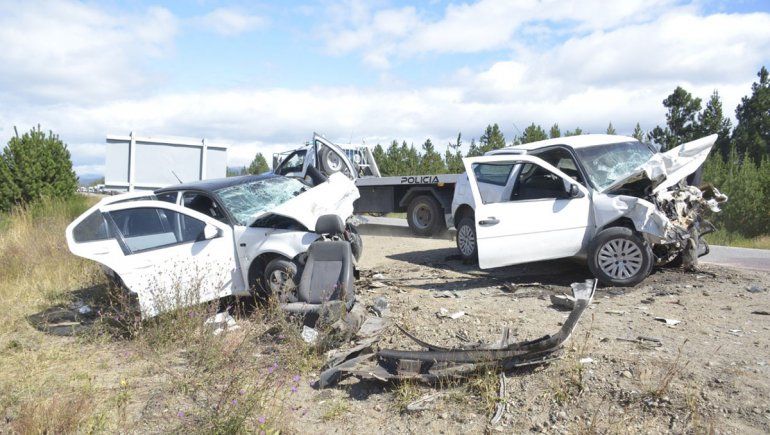 Choque frontal en la Ruta 40: un muerto y cuatro heridos graves