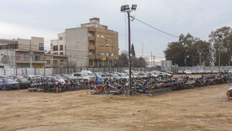 Los depósitos municipales están saturados de vehículos que no son reclamados por sus dueños.