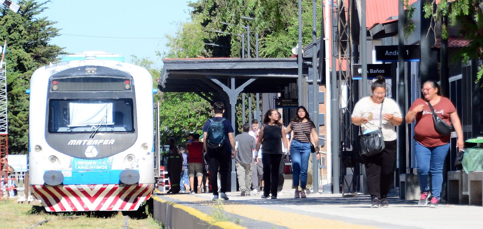 Desde el lunes viajar en el Tren del Valle será 45% más caro