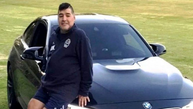 Diego Maradona en su BMW M4, el auto es parte de su herencia.