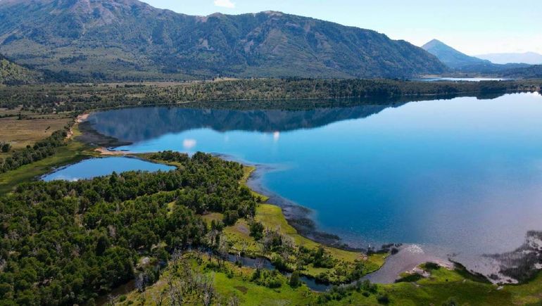 Pulmarí tiene 113 mil hectáreas en la cordillera, en los alrededores de Aluminé. Pulmarí tiene 113 mil hectáreas en la cordillera, en los alrededores de Aluminé.