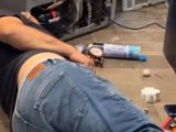 Un técnico estaba arreglando su heladera y quedó en shock cuando lo descubrió