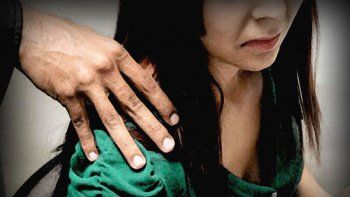 La joven recibió masajes en hombros y pies antes del intento de abuso. La joven recibió masajes en hombros y pies antes del intento de abuso.