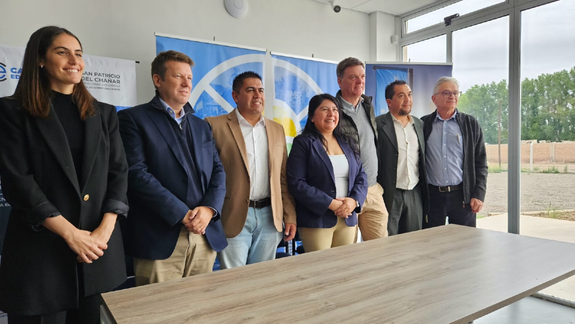 Autoridades, durante el acto en San Patricio del Chañar.