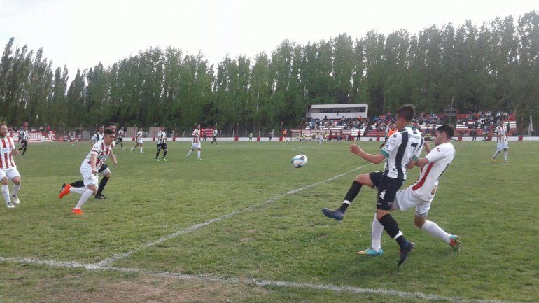 El Rojo neuquino pierde 1 a 0 ante Cipo en el clásico en La Chacra
