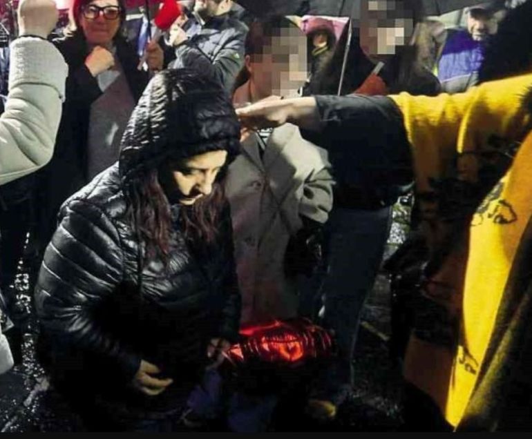 La madre del niño impulsó procesión para visibilizar la situación clínica de su hijo: participaron cientos de personas. La madre del niño impulsó procesión para visibilizar la situación clínica de su hijo: participaron cientos de personas.