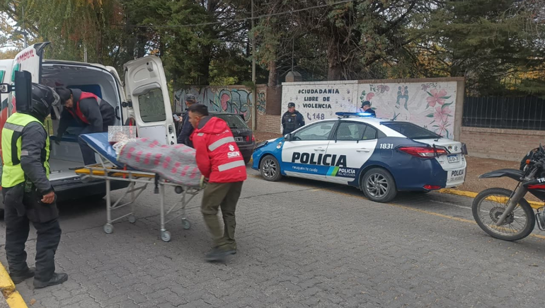 Operativo policial por una mujer en un auto que parecía abandonado, en pleno Paseo de la Costa