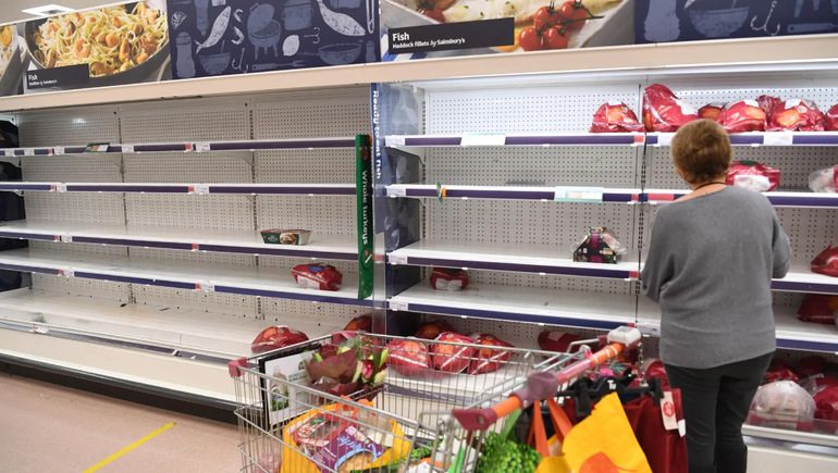 Cuál es la histórica cadena de supermercados que cerrará 400 sucursales: los mejores descuentos