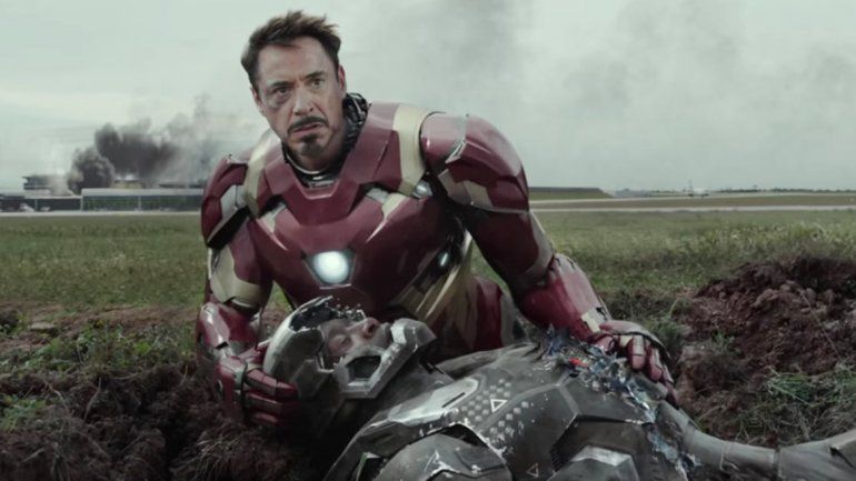 Elizabeth Olsen acompaña a Chris Evans en su enfrentamiento con Iron Man (Robert Downey Jr.).