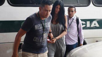 La mujer, de 42 años, fue detenida con otras 18 personas. Entre ellas hay dos policías. Interpol busca a dos estadounidenses, un alemán y un argentino.