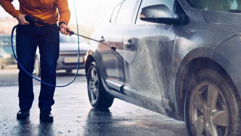 TikTok: joven encontró desagradable sorpresa en el maletero de un auto