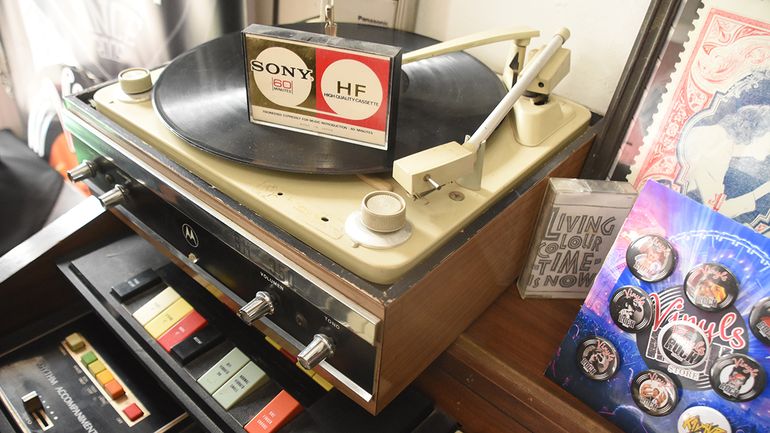 El furor de lo analógico se materializa en los artículos a la venta en Vinyls Neuquén. El furor de lo analógico se materializa en los artículos a la venta en Vinyls Neuquén.