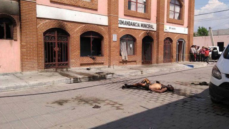 Los cuerpos quedaron calcinados en la puerta de la Comandancia Municipal (la comisaría del municipio). No hay ningún detenido por estos crímenes.