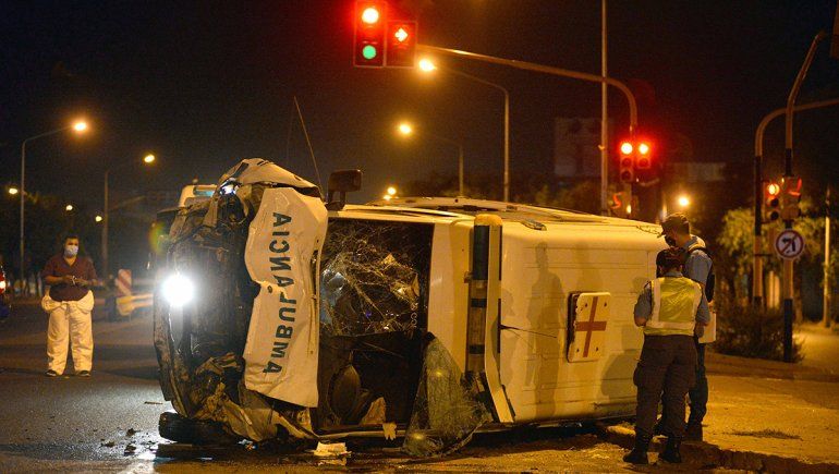 Cómo está la enfermera que salió despedida en el choque de la ambulancia