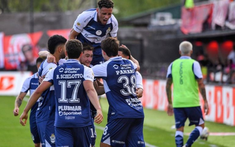 Rubén Darío Insúa desafío a los periodistas tras la eliminación de Barracas Central: ¿No me van a preguntar por el arbitraje?