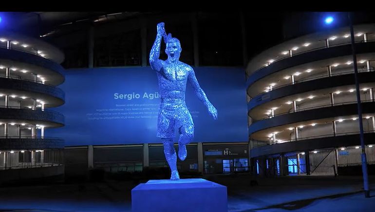 Leyenda: Manchester City inauguró la estatua del Kun Agüero