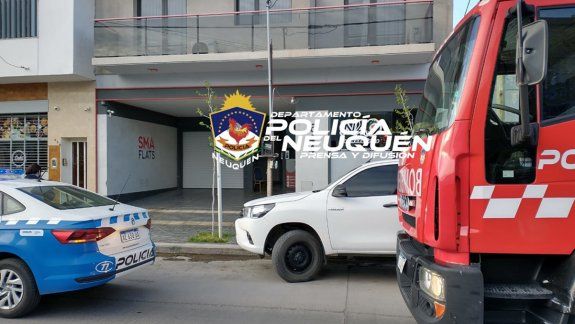Se cortó la luz del ascensor y quedó atrapada entre dos pisos