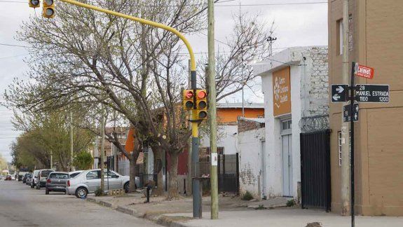 Se tuvo que ir del departamento porque el dueño manoseaba a su hija