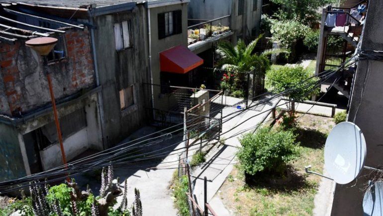 Highlander: lo balean 2 veces y sigue vivo