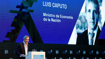 Caputo en la Expo EFI dijo que van a abundar los dólares.