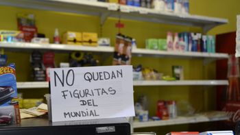 Los carteles anunciando que no hay figuritras se multiplican en los kioscos de Cipolletti. | LM Neuquen Los carteles anunciando que no hay figuritras se multiplican en los kioscos de Cipolletti.