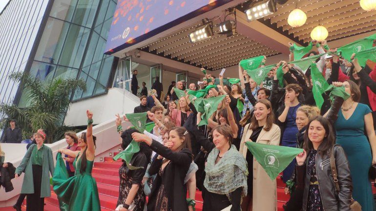 La ola verde a favor del aborto legal copó el festival de Cannes