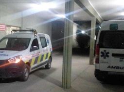 La mujer fue atacada por dos adolescentes cuando circulaba en moto. La mujer fue atacada por dos adolescentes cuando circulaba en moto.