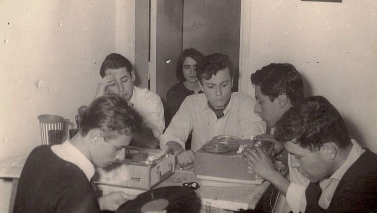 Osvaldo, mientras estudiaba en La Plata. Osvaldo, mientras estudiaba en La Plata.