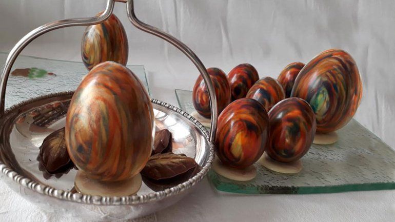 Emprendedores que apuestan a los huevos rellenos y de diseño